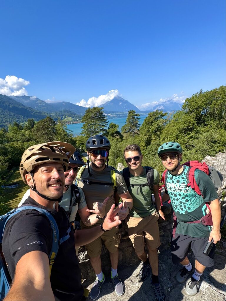 Group photo with Lake Thun views on Interlaken E-bike Tour