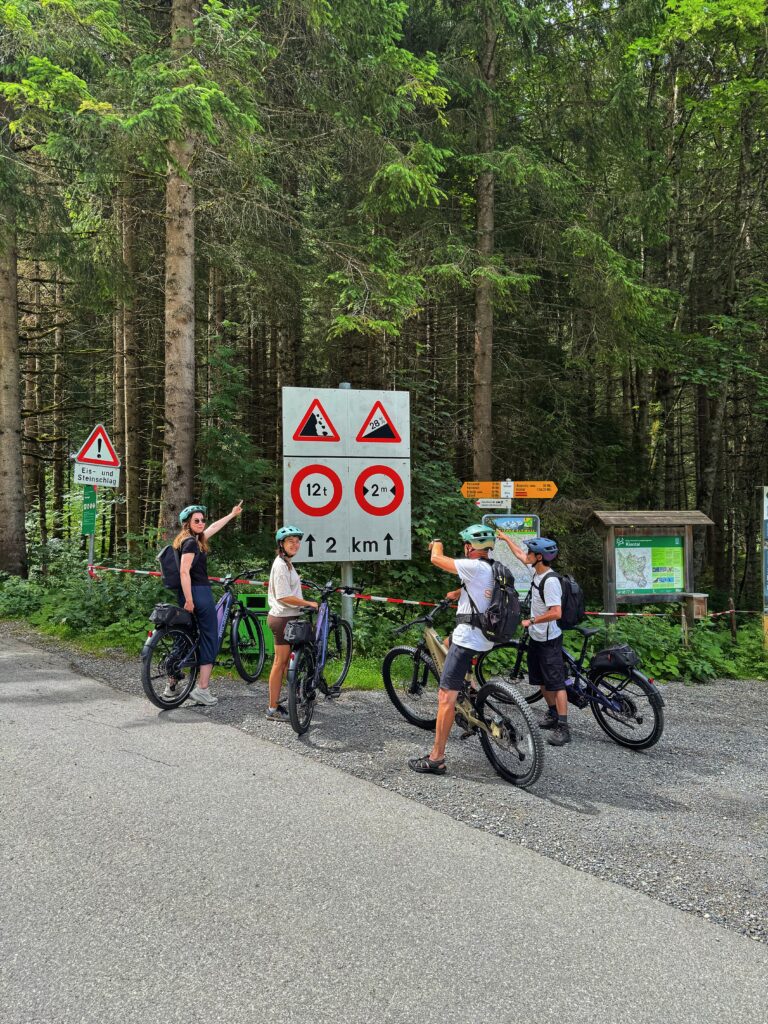 Cyclists at the start of the steep road leading to Griesalp on the UNESCO E-bike tour through Kiental in the Swiss Alps.